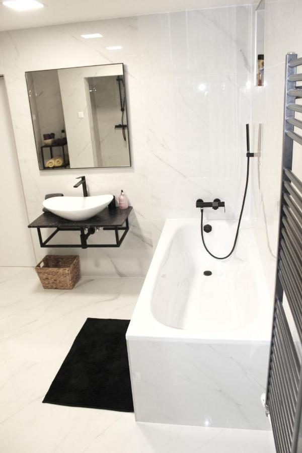 Krasny Priestranny Slnecny Apartman V Centre Mesta Trenčín Dış mekan fotoğraf