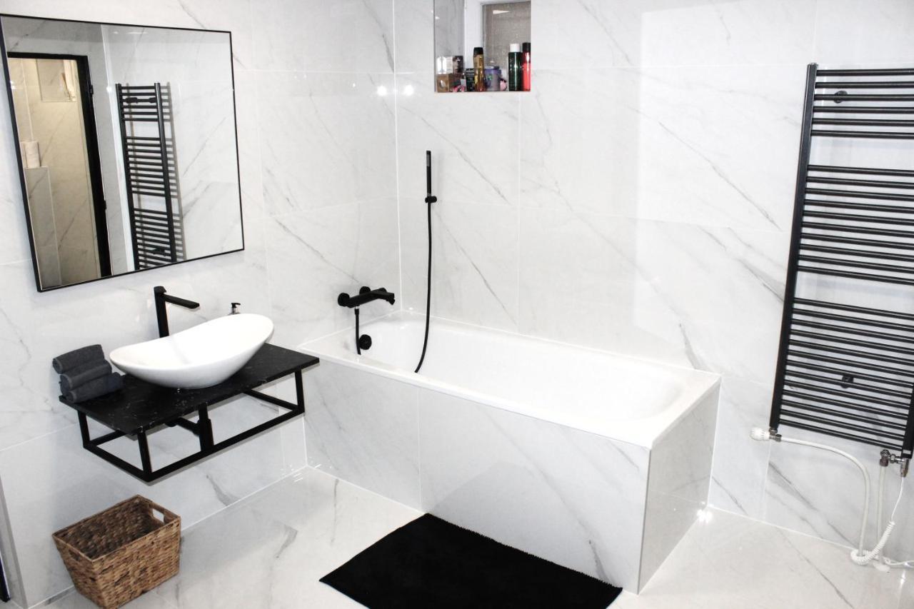 Krasny Priestranny Slnecny Apartman V Centre Mesta Trenčín Dış mekan fotoğraf